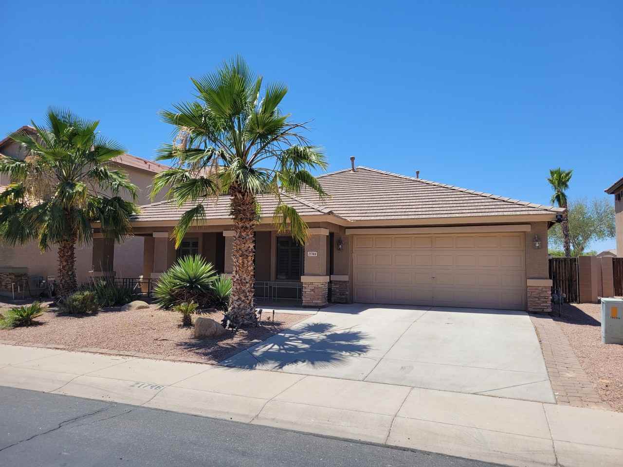 21746 N Backus Dr - Photo 3 of 31