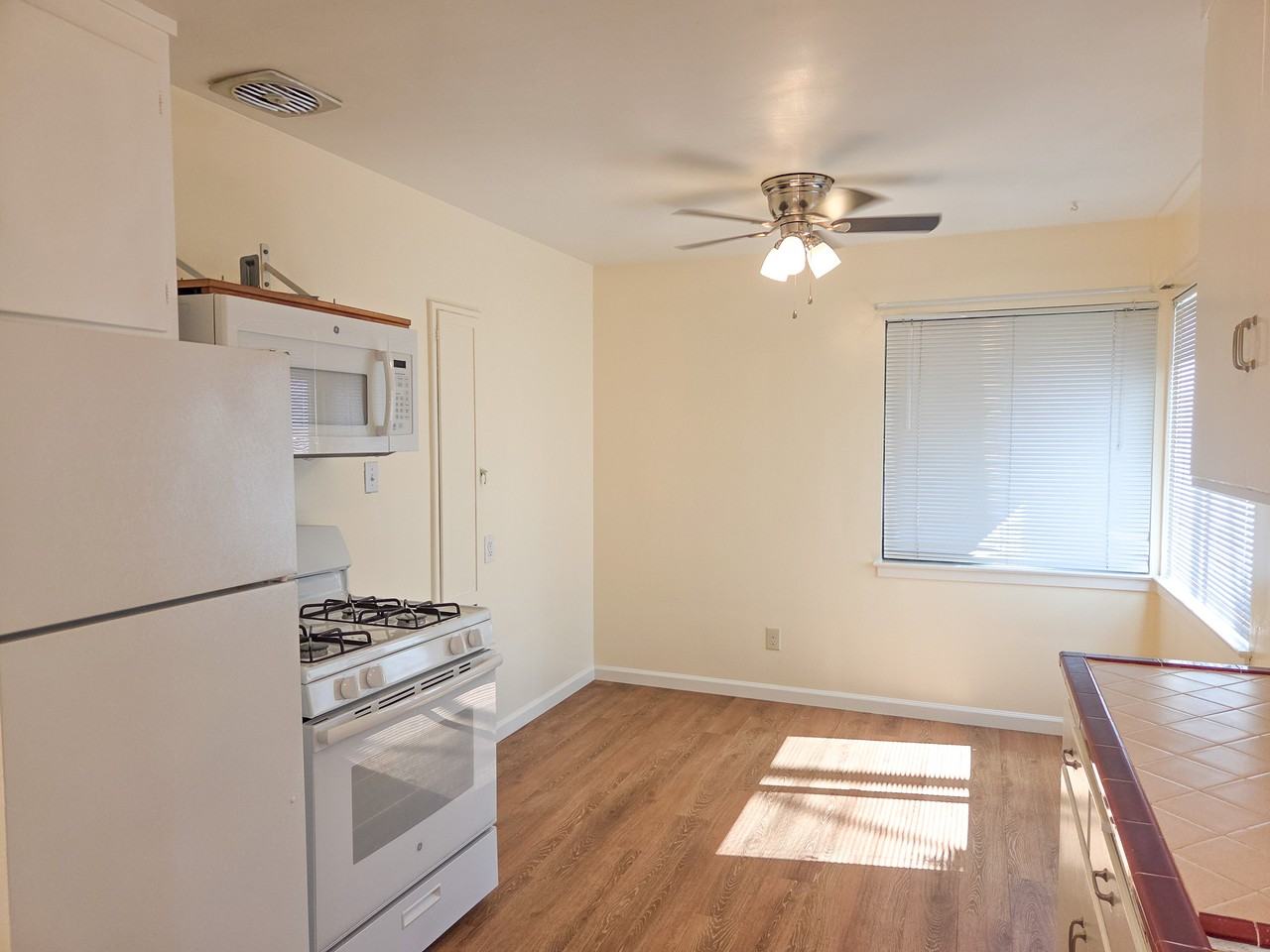 1530 S Wolfe Rd - Photo 4 of 8