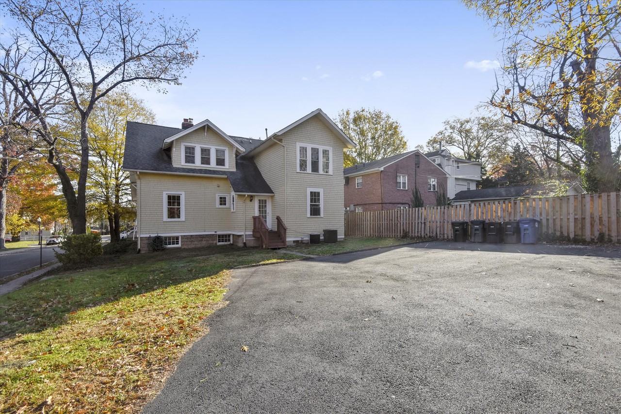 1048 N Daniel St - Photo 5 of 34