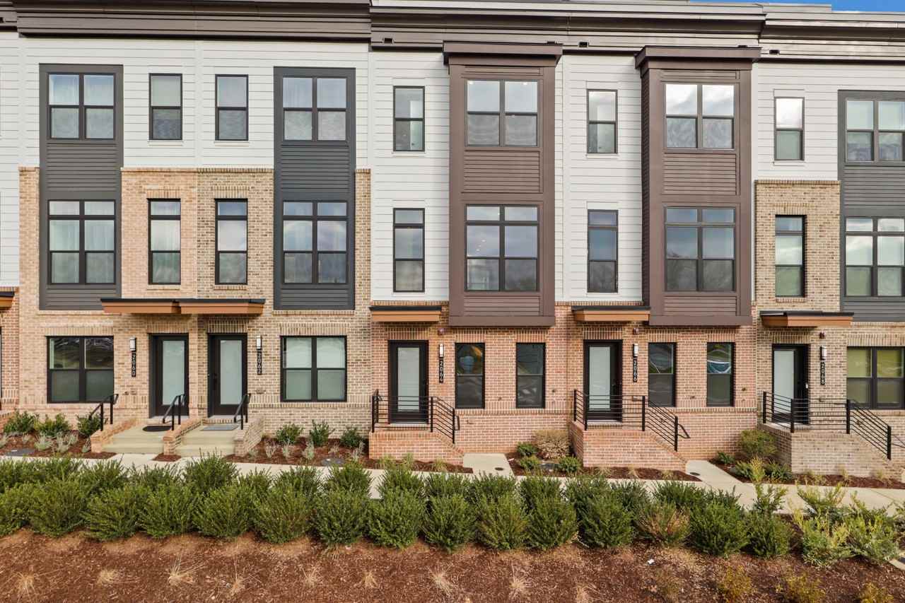 2064 Tysons Ridgeline Rd - Photo 2 of 43