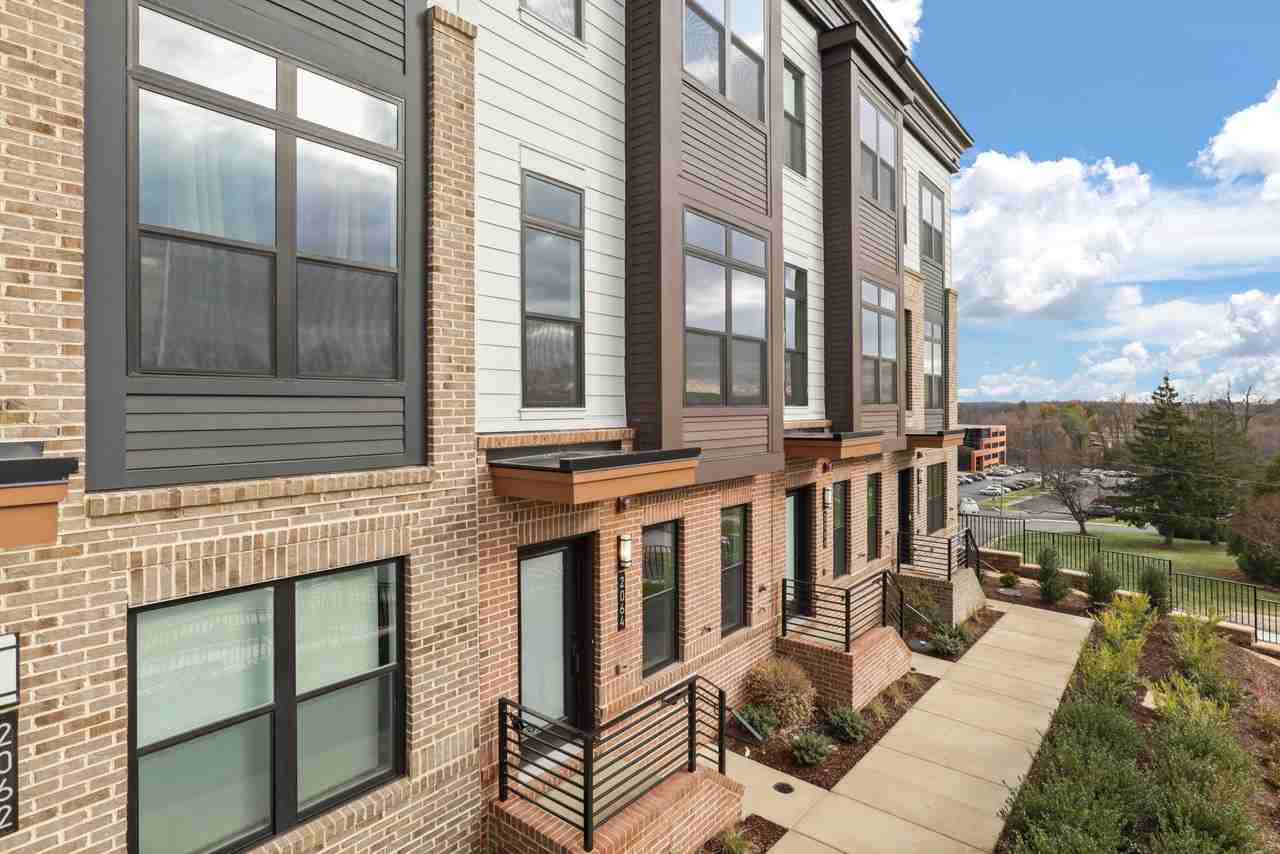 2064 Tysons Ridgeline Rd - Photo 3 of 43