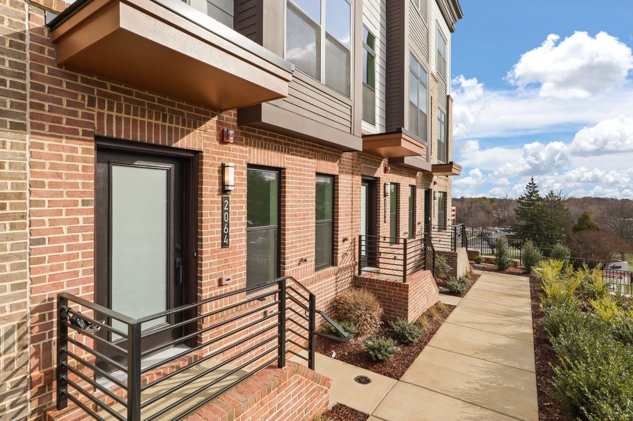2064 Tysons Ridgeline Rd - Photo 5 of 43