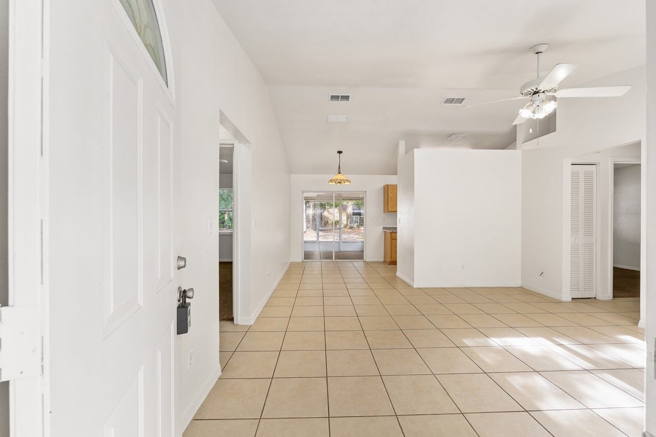 4680 Ne 28th Ter - Photo 6 of 36