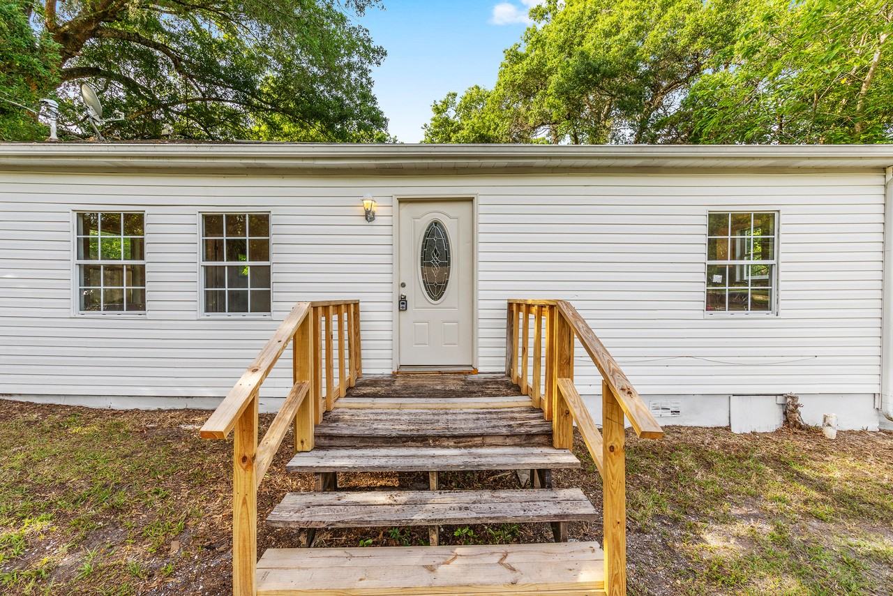 1420 Ne 23rd St - Photo 4 of 27