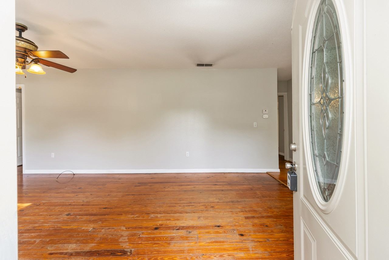 1420 Ne 23rd St - Photo 5 of 27
