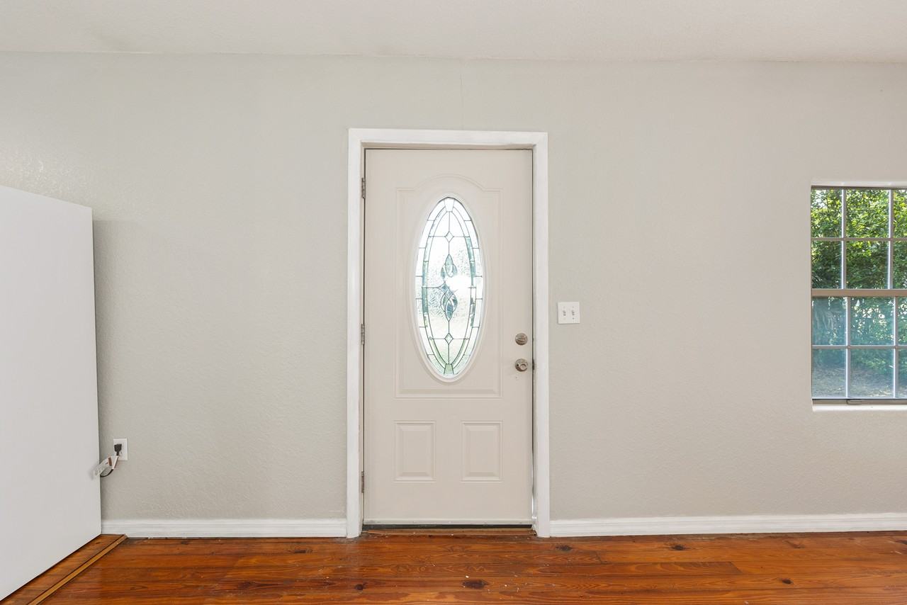 1420 Ne 23rd St - Photo 6 of 27
