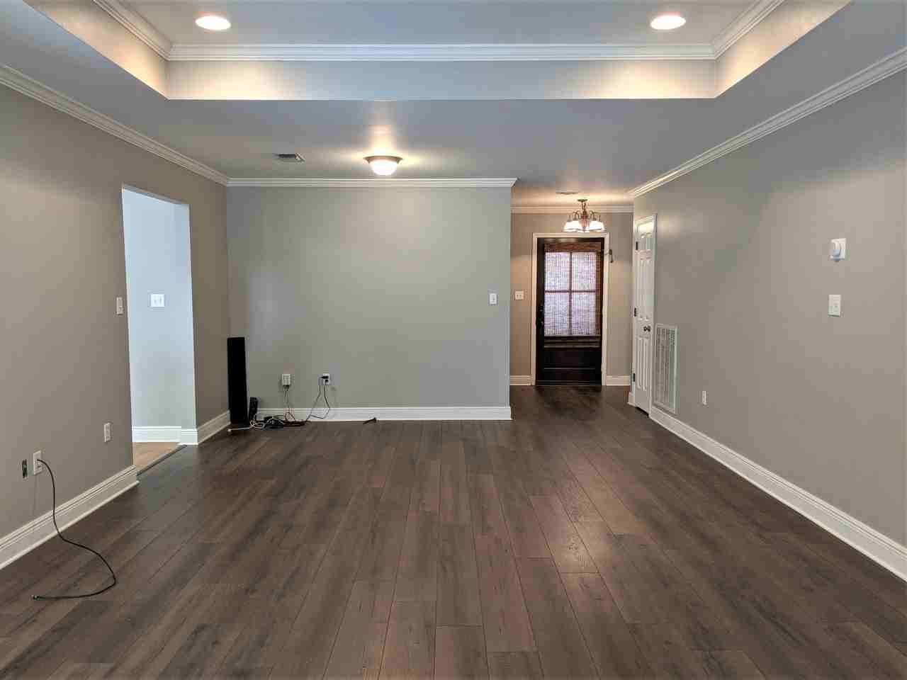 137 Huntington Dr - Photo 2 of 22