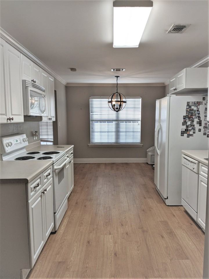 137 Huntington Dr - Photo 4 of 22