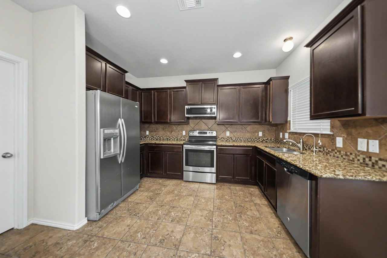 1211 Fawn Lily Dr - Photo 4 of 28