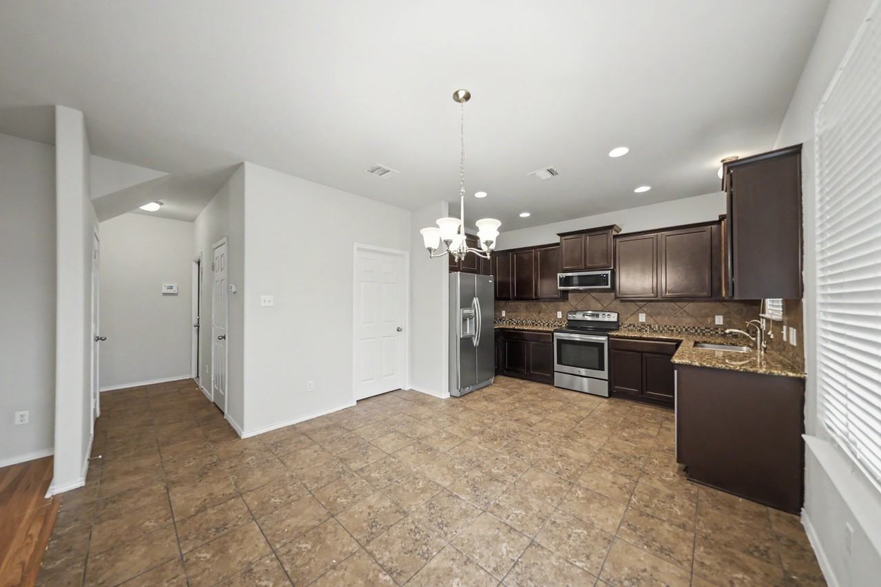 1211 Fawn Lily Dr - Photo 5 of 28