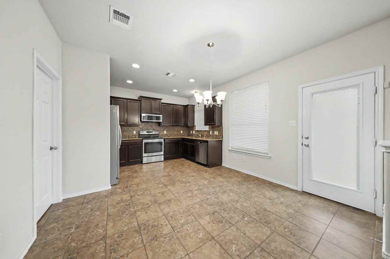 1211 Fawn Lily Dr - Photo 6 of 28
