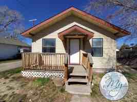 featured image of 220 Castleford St W