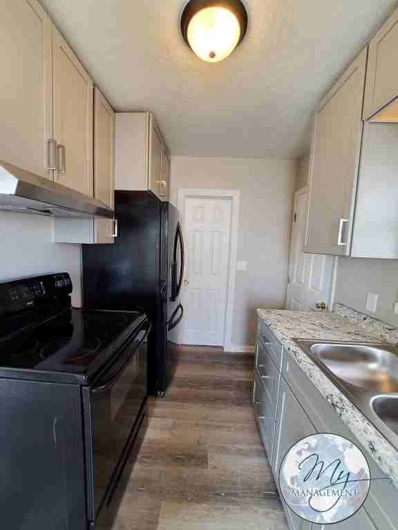 220 Castleford St W - Photo 2 of 13