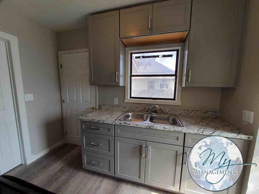 220 Castleford St W - Photo 3 of 13
