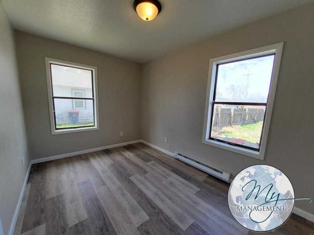 220 Castleford St W - Photo 4 of 13