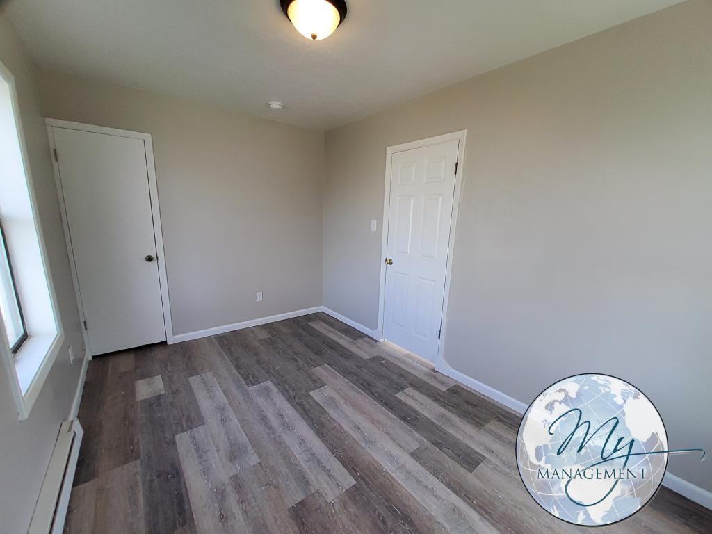 220 Castleford St W - Photo 5 of 13
