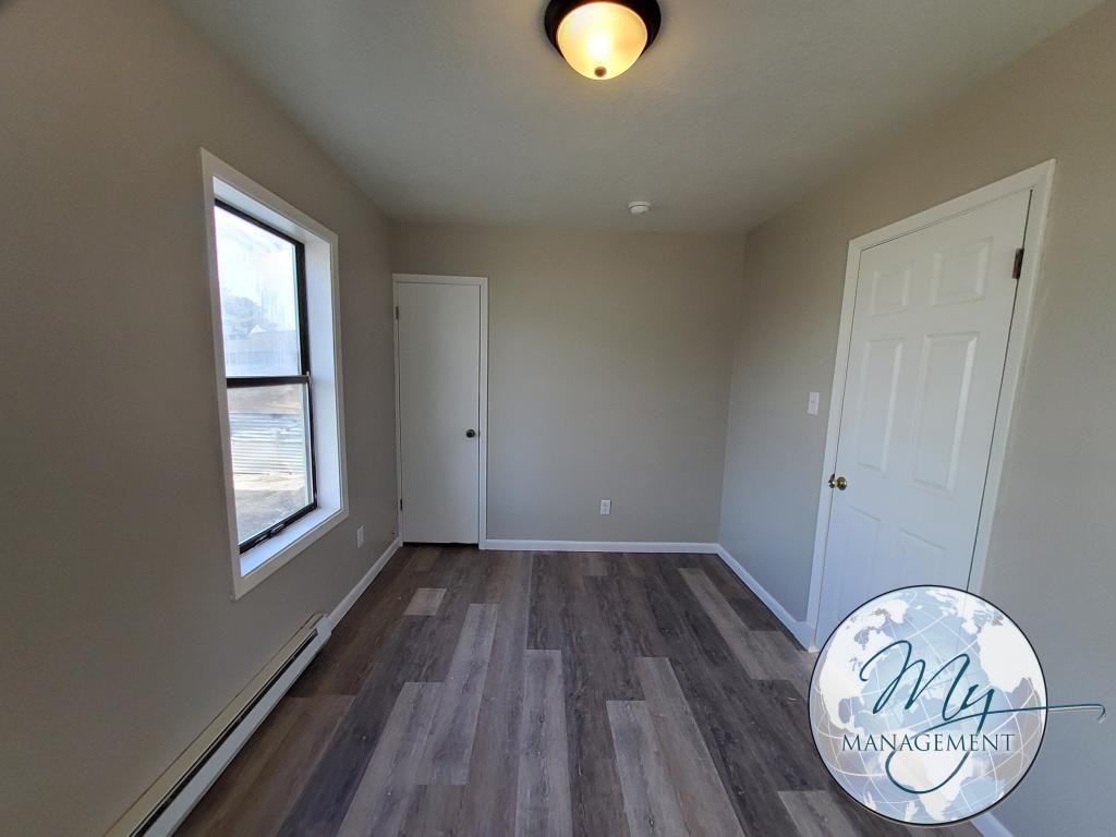 220 Castleford St W - Photo 6 of 13
