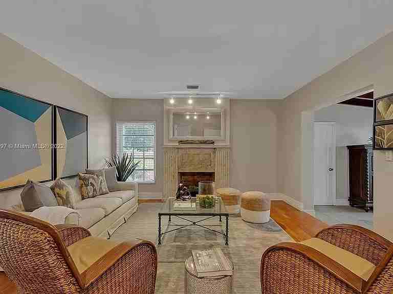4380 Sw 5th St - Photo 2 of 7