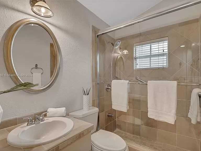 4380 Sw 5th St - Photo 3 of 7