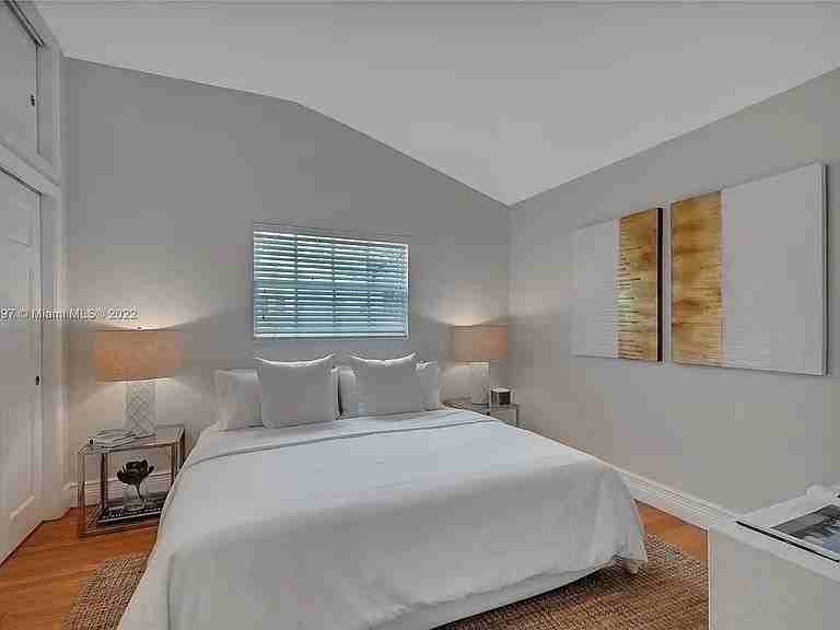 4380 Sw 5th St - Photo 4 of 7