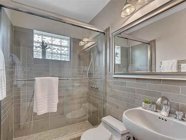 4380 Sw 5th St - Photo 6 of 7