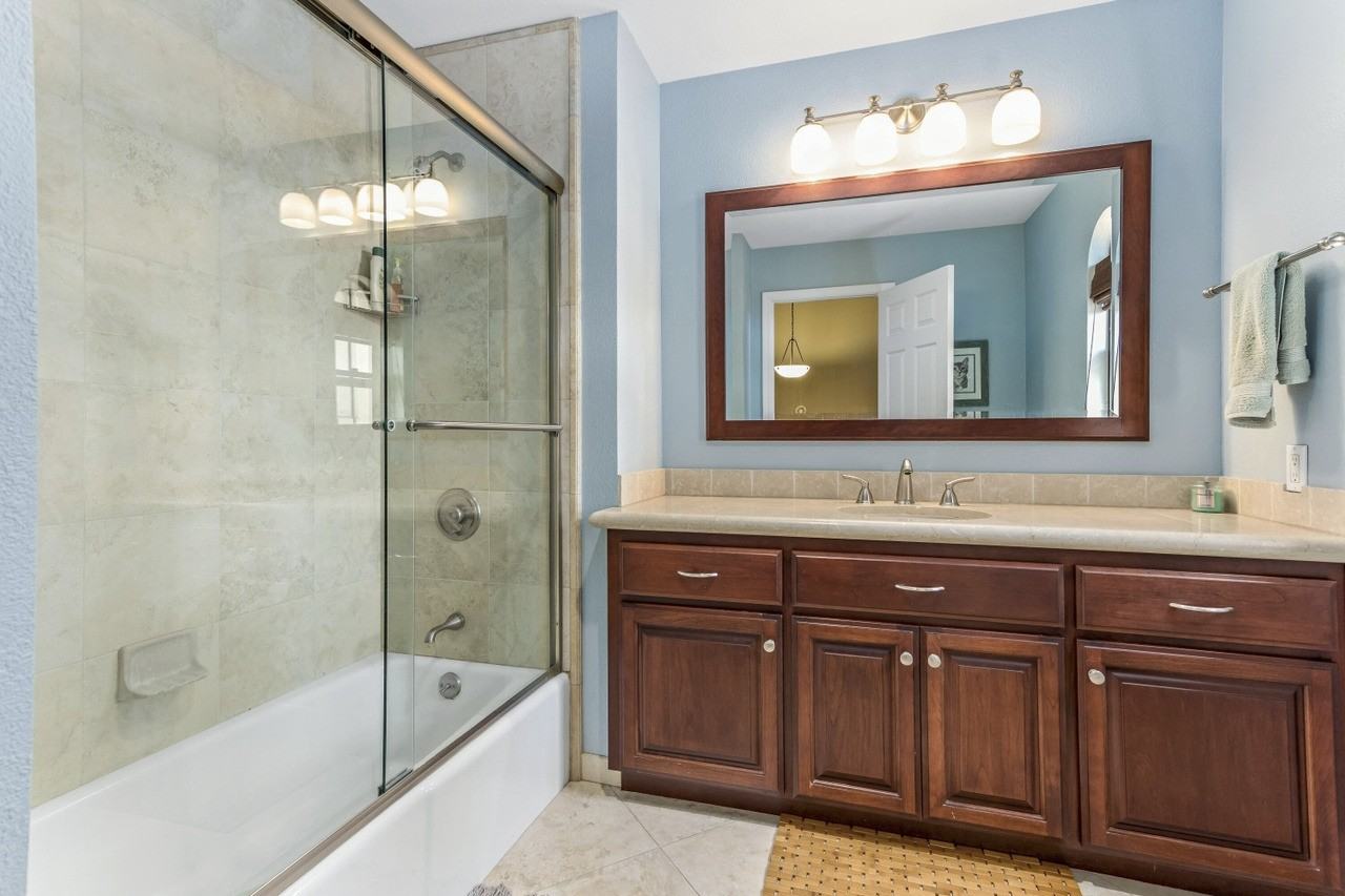 1816 De La Vina St - Photo 3 of 14