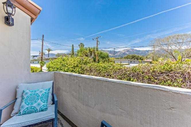 1816 De La Vina St - Photo 4 of 14