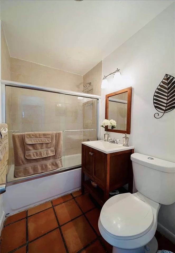 516 Sw 64th Ave - Photo 6 of 10