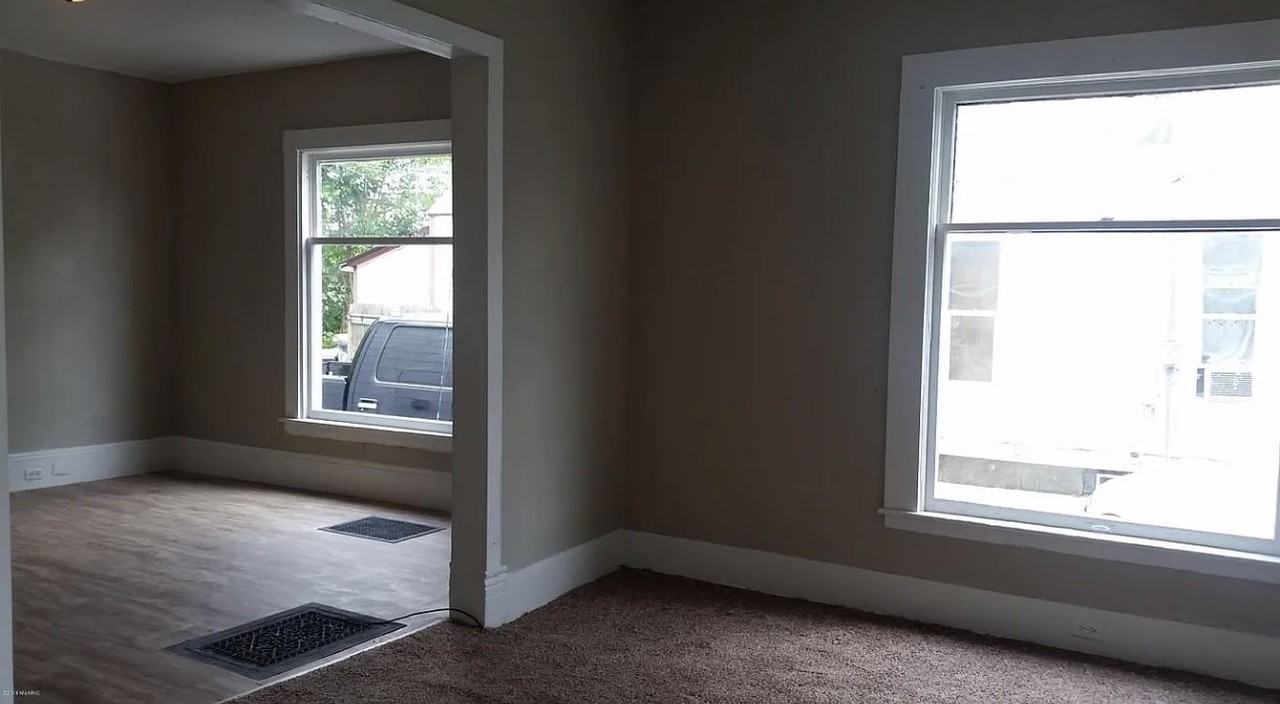 43 La Belle St Sw - Photo 4 of 10