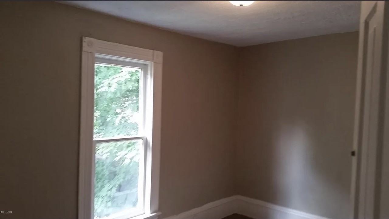 43 La Belle St Sw - Photo 7 of 10