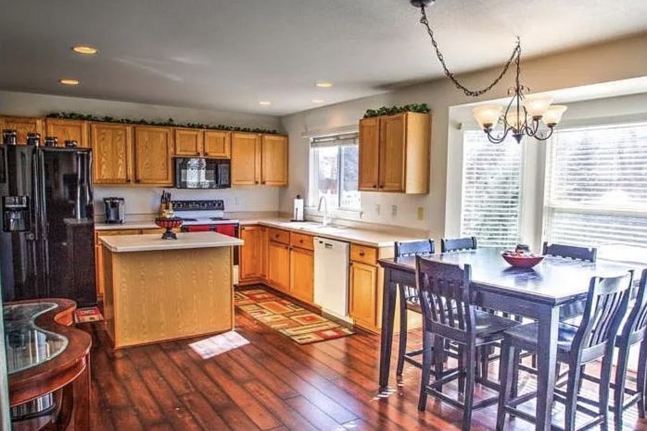11907 Meadowood Ln - Photo 3 of 10