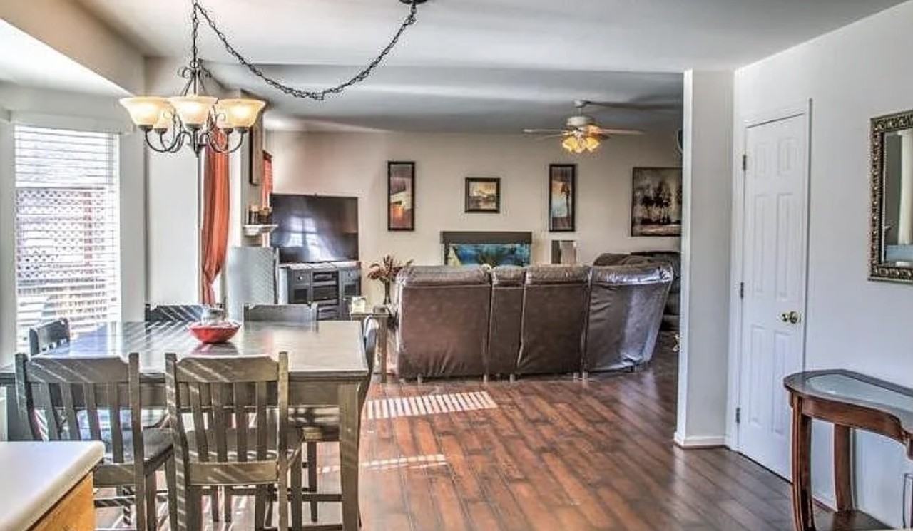 11907 Meadowood Ln - Photo 4 of 10