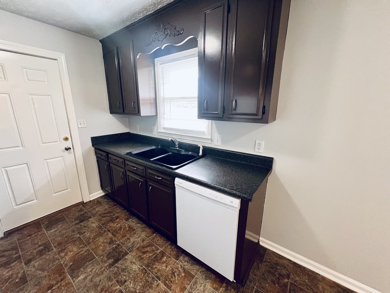 641 Rusty Rd - Photo 7 of 20