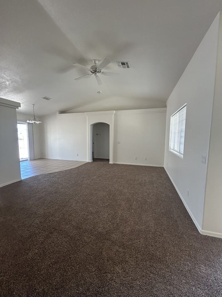 730 Pueblo Dr - Photo 6 of 34