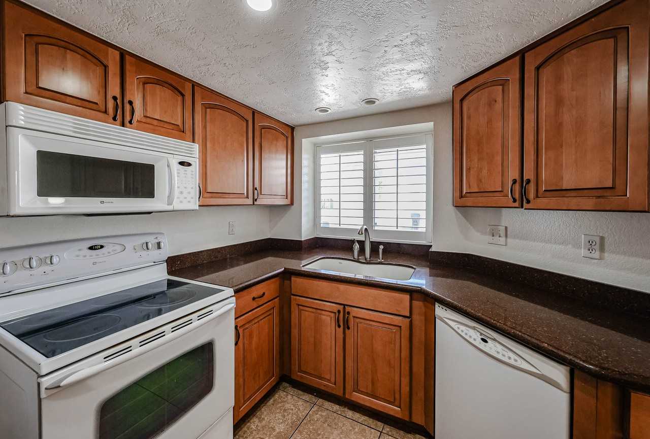 3301 E Wescott Dr - Photo 5 of 34