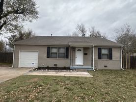 4205 Se 42nd St - Photo 1 of 1