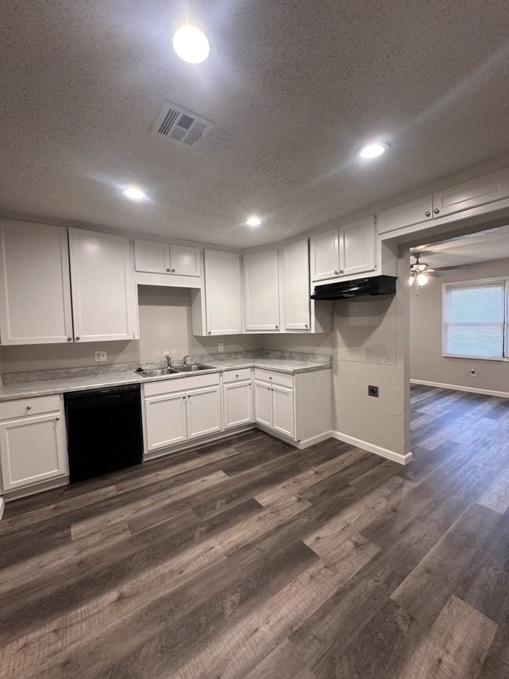 4205 Se 42nd St - Photo 2 of 25