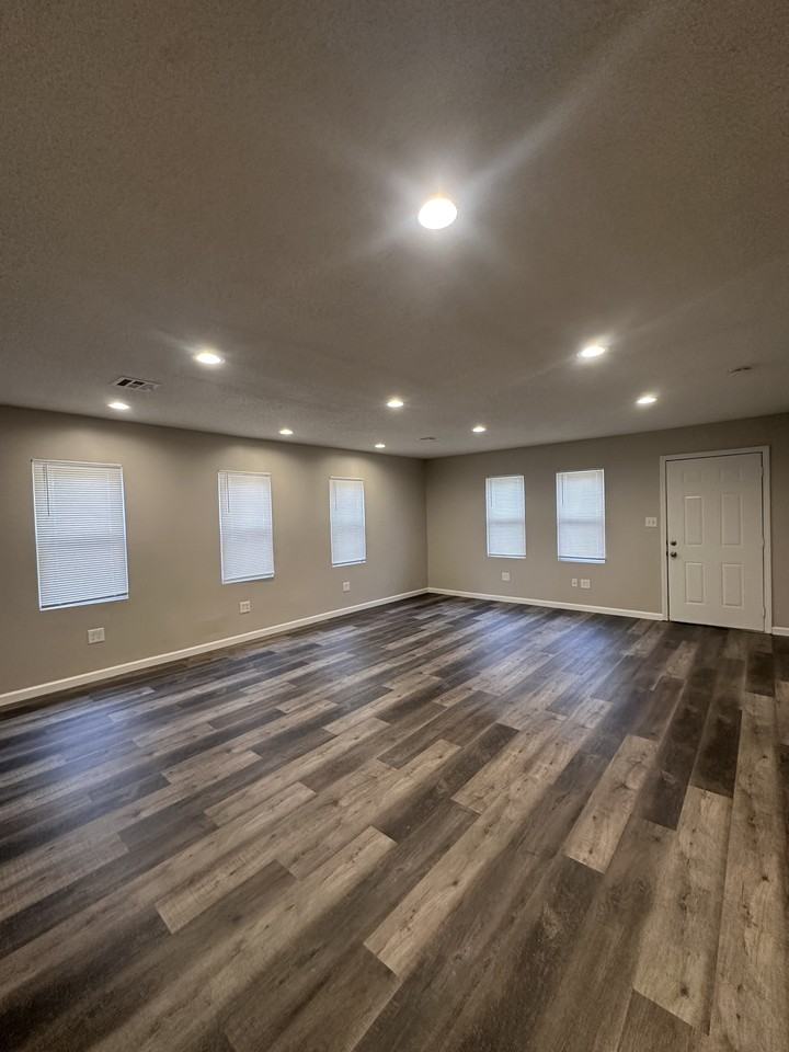 4205 Se 42nd St - Photo 3 of 25