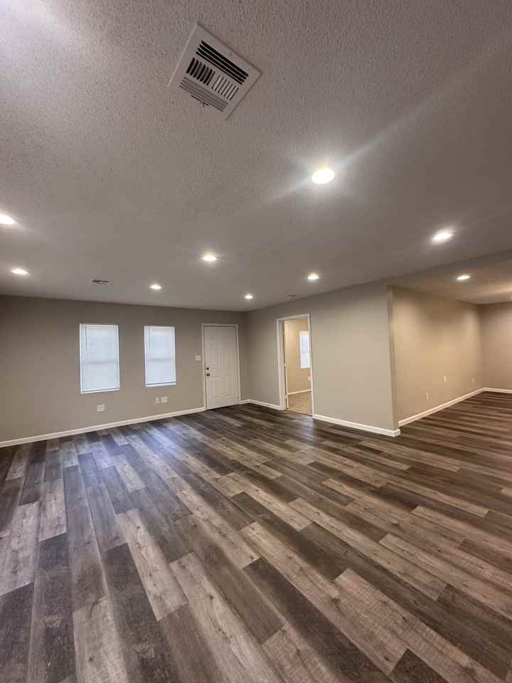 4205 Se 42nd St - Photo 4 of 25