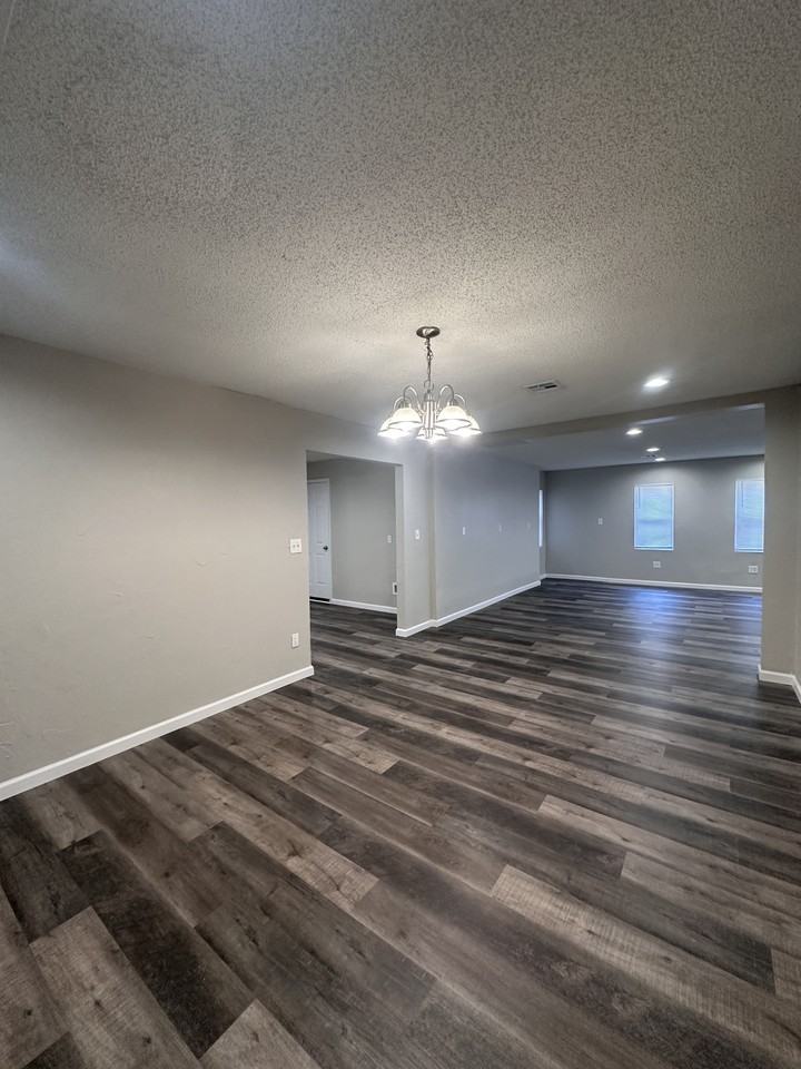4205 Se 42nd St - Photo 6 of 25