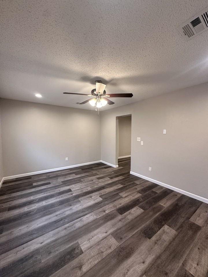 4205 Se 42nd St - Photo 7 of 25