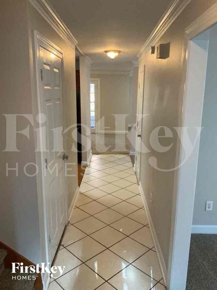 1395 Oakengate Dr - Photo 2 of 15