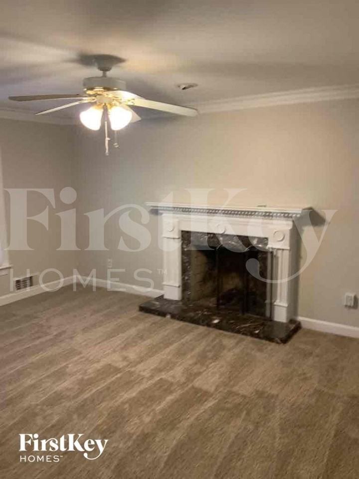 1395 Oakengate Dr - Photo 3 of 15
