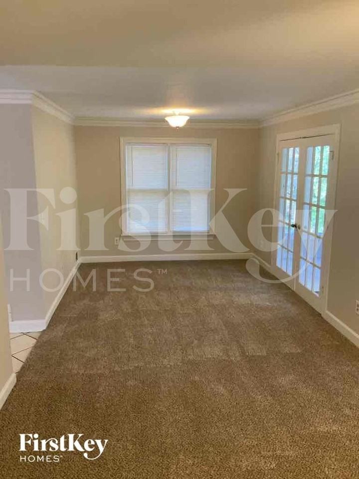 1395 Oakengate Dr - Photo 6 of 15