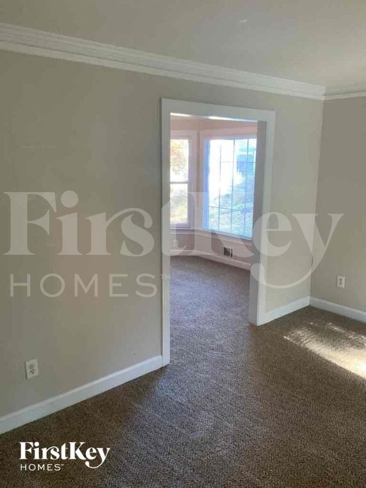 1395 Oakengate Dr - Photo 7 of 15