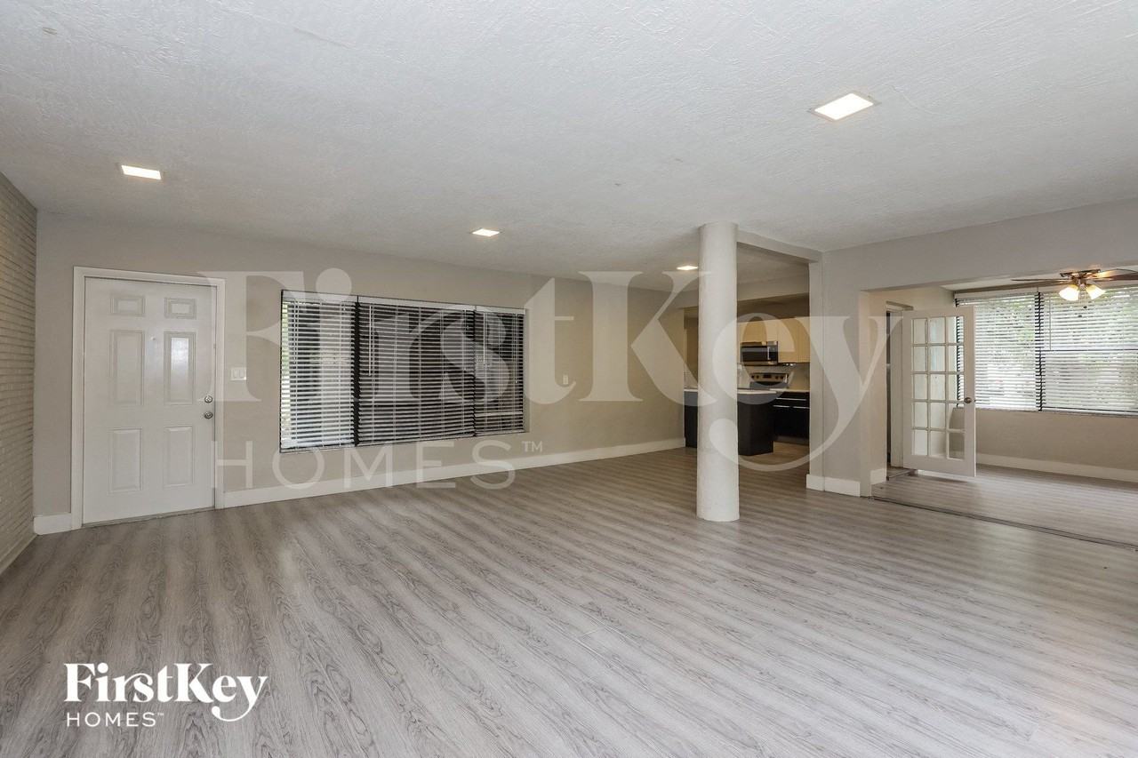 1185 Arizona Ave - Photo 3 of 15