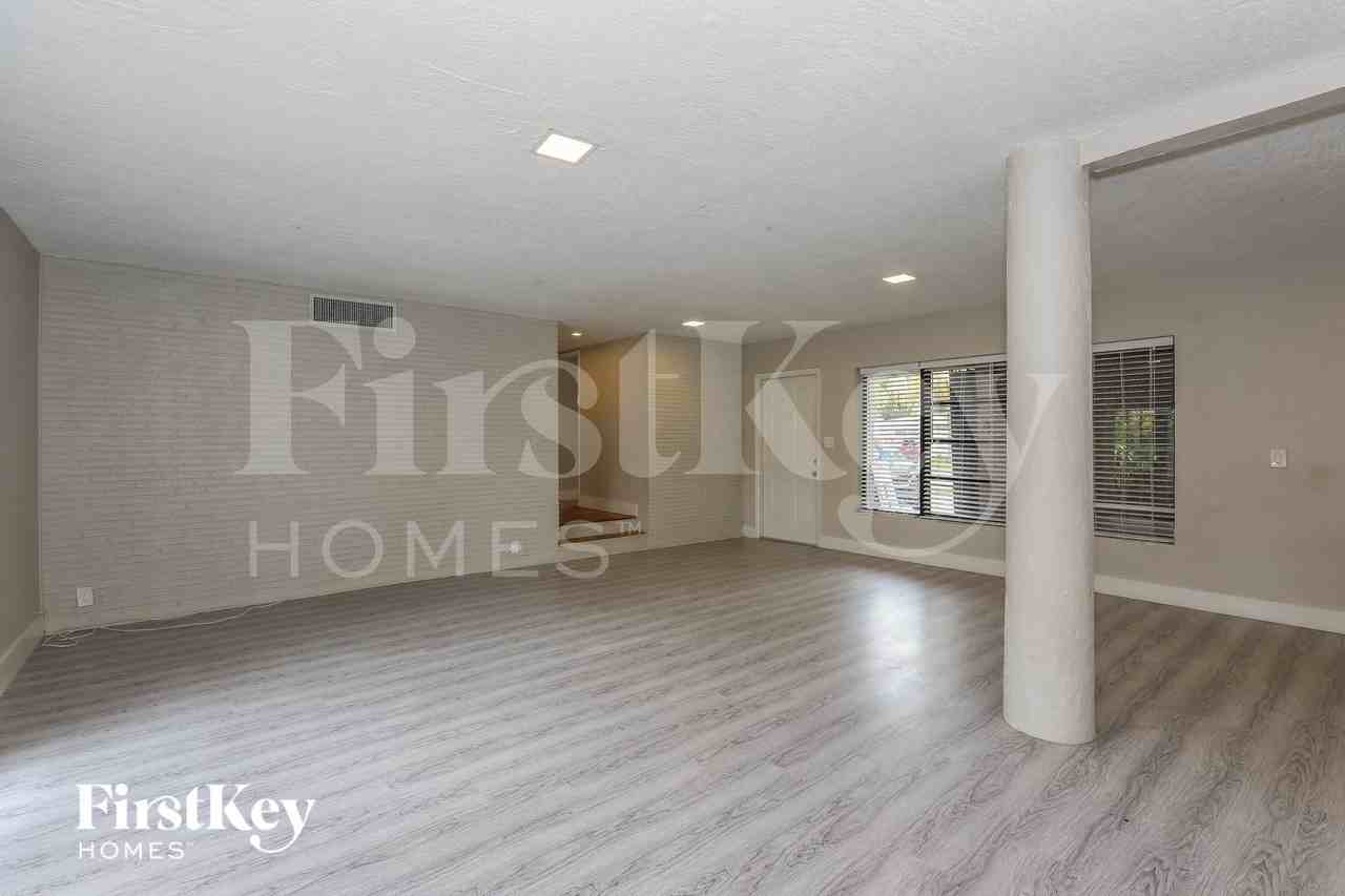 1185 Arizona Ave - Photo 4 of 15