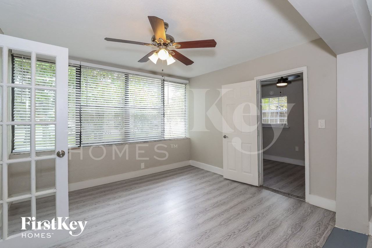 1185 Arizona Ave - Photo 5 of 15