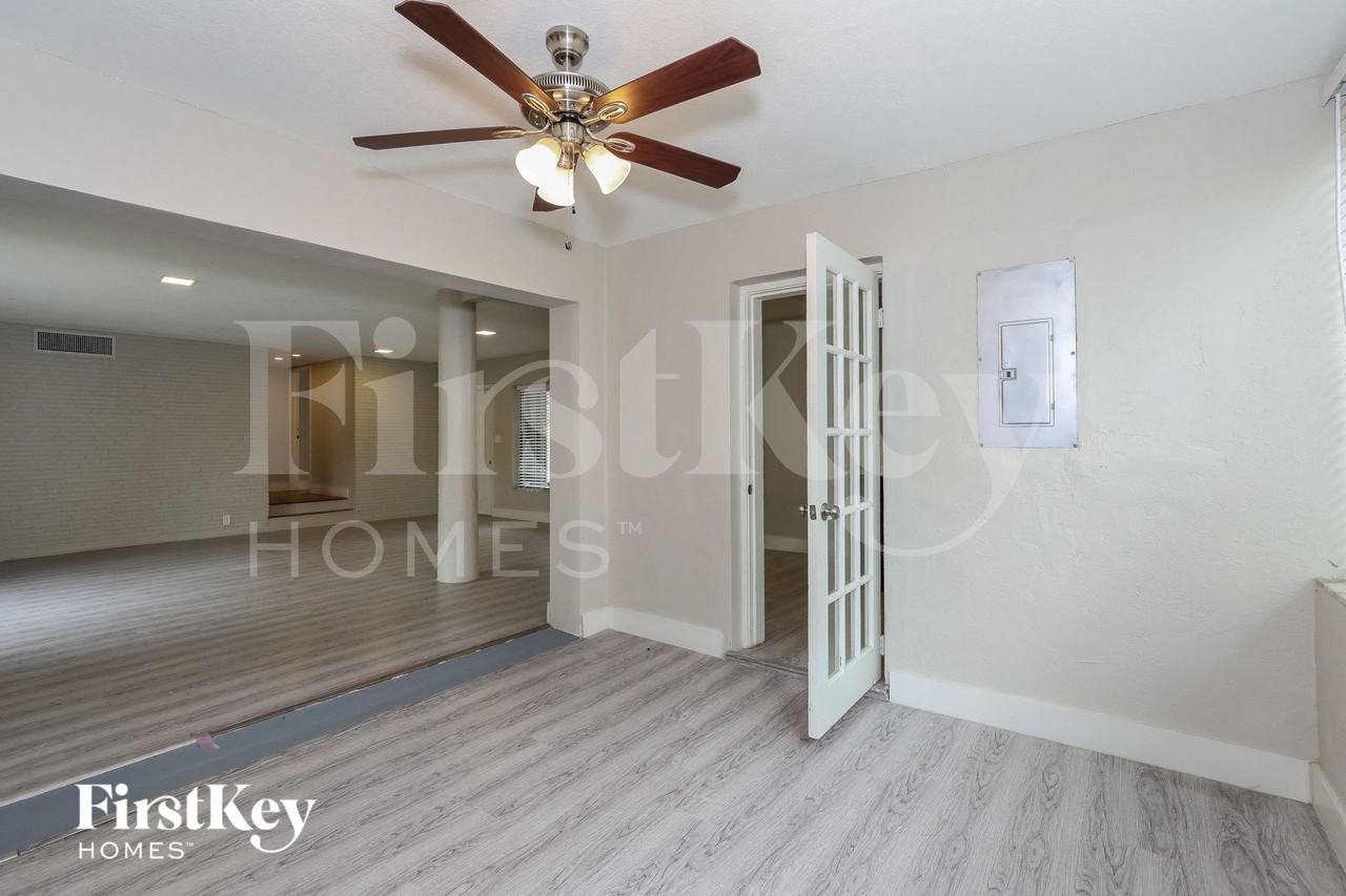 1185 Arizona Ave - Photo 6 of 15