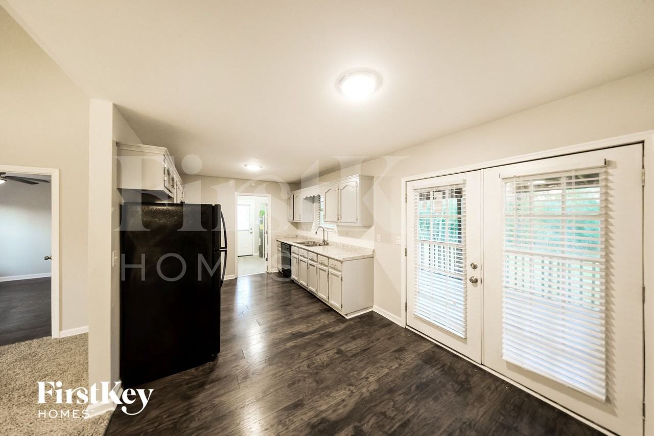 1013 25th Ave N - Photo 5 of 15